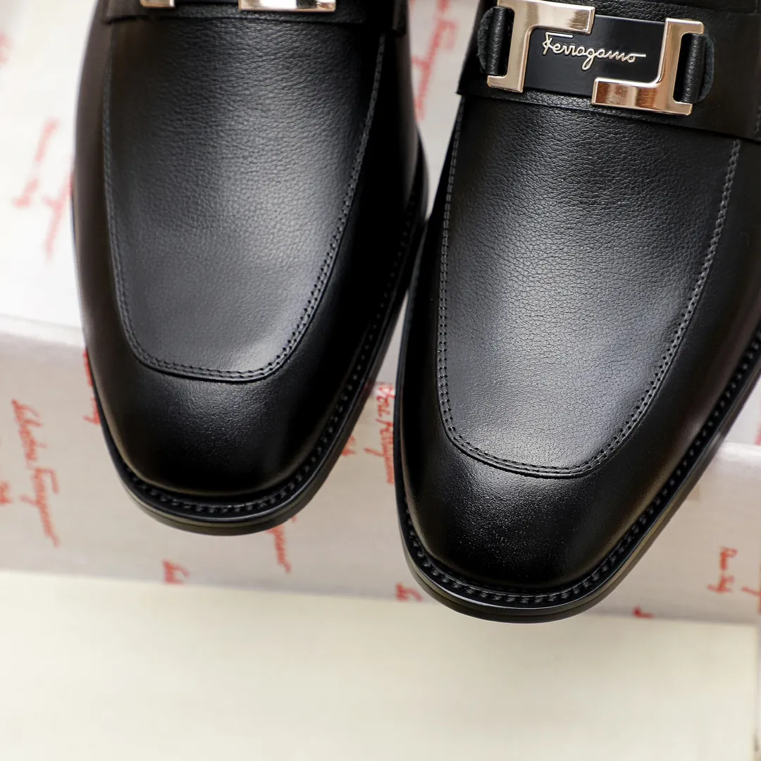 Factory price 460 🔥Ferragamo's new men's casual slip-on shoes🇨🇳Official website original 1:1 mold opening, original quality💯Fine workmanship, high-end luxury☘The upper is made of imported Italian first-layer cowhide🌴Water-dyed🐂Leather lining🍓Rubber wear-resistant and non-slip outsole, breathable and comfortable to wear🍍The first choice for high-grade men, black is optional! Code number 38-44 (45.46. Can be customized)